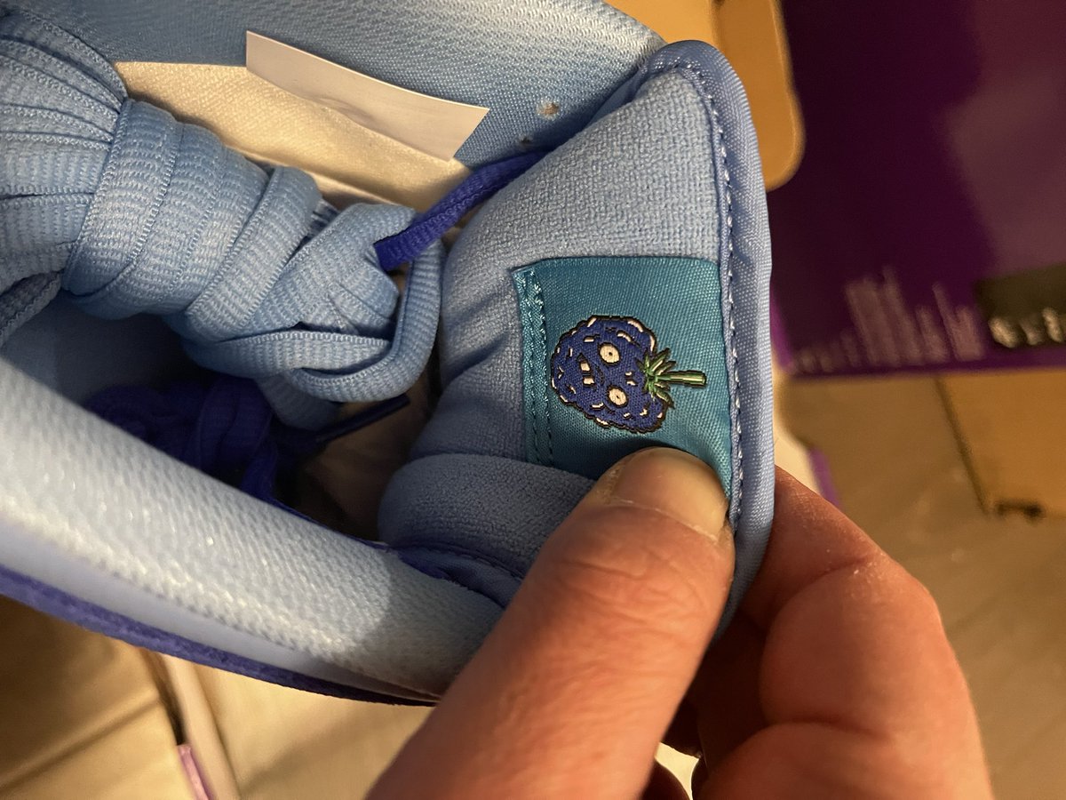 nashwill23's tweet image. Thanks to my bro @daviddreal209 
Coming in clutch on the double dunk shipment.   #whysosad #blueraspberry
I’m loving both of these.  
Thanks DD , you’re the real deal!