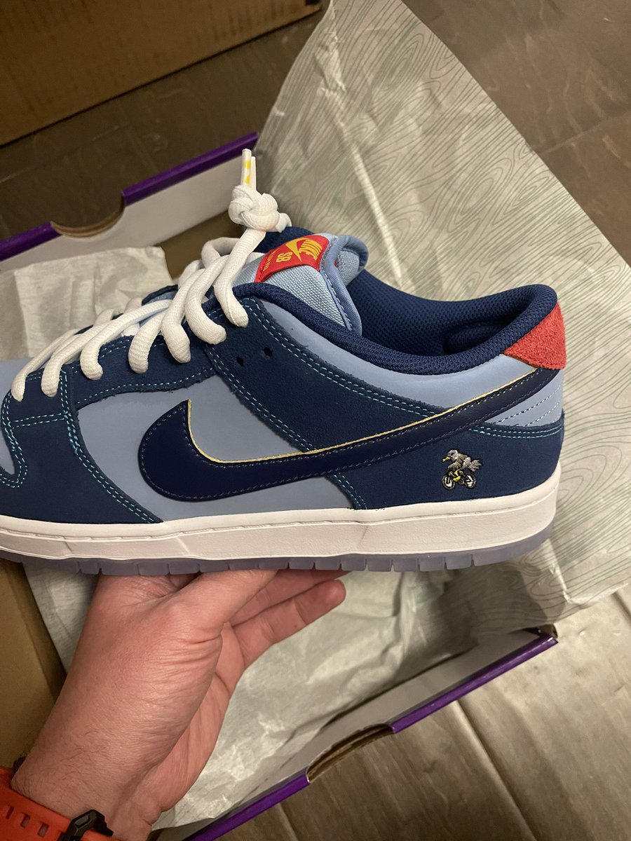 nashwill23's tweet image. Thanks to my bro @daviddreal209 
Coming in clutch on the double dunk shipment.   #whysosad #blueraspberry
I’m loving both of these.  
Thanks DD , you’re the real deal!