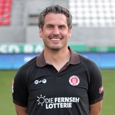 SPSouthEndScum's tweet photo. Happy birthday to Thomas #Meggle, a genuine Brown White Legend (and maybe one of the biggest #FCSP lost chances in the 21st century). He has found peace of mind at #Dunfermline (expect news relative to them really soon, have leaked already anyway 😅), all the best Boss 🎂🎉🍻😎🤘🏾 https://t.co/JomVmyW9GX