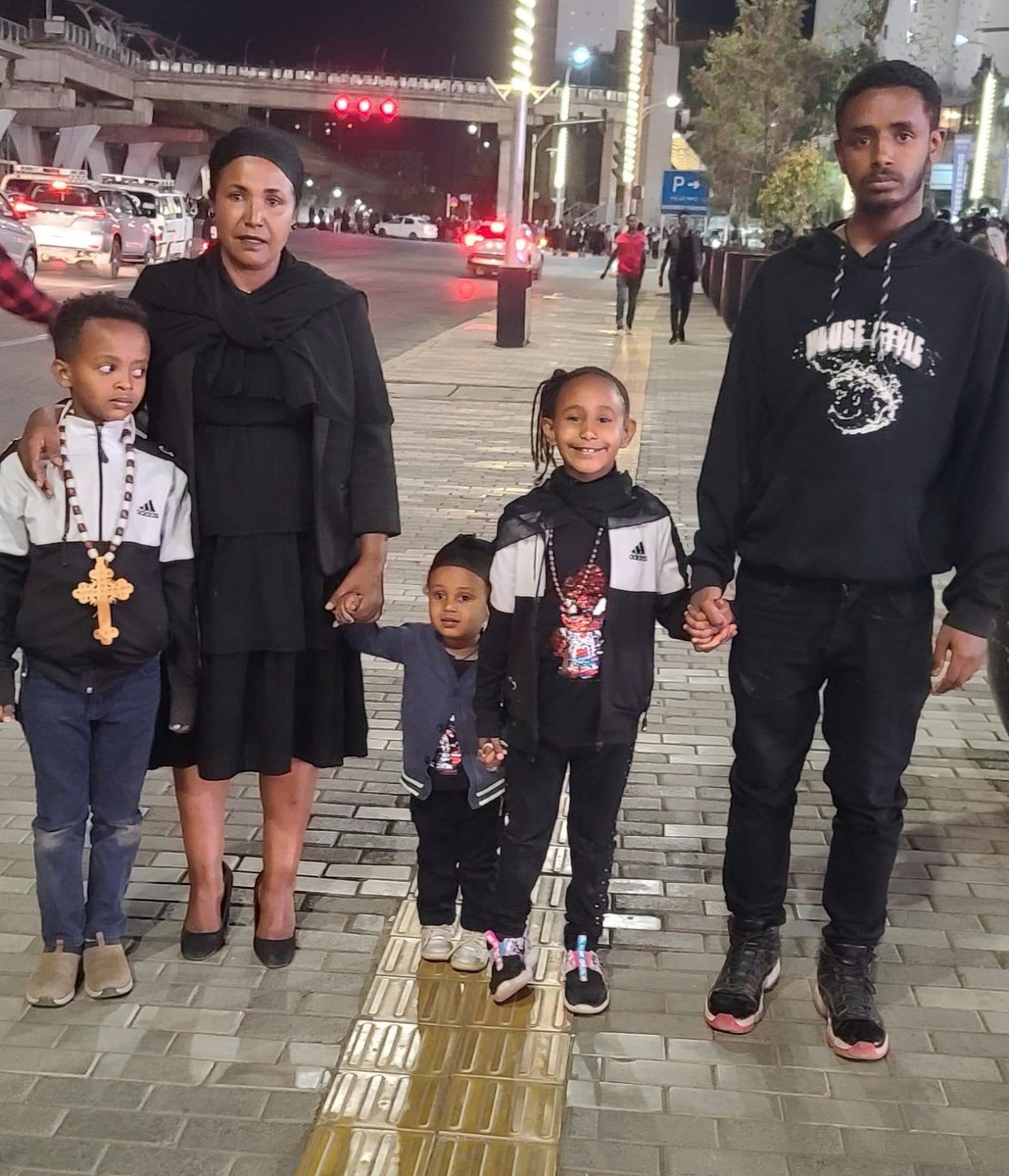 menbimar's tweet photo. ጀግኒት እህታችን #በለጡ ዘለቀ ከልጆቿ ጋር ❤️❤️❤️ https://t.co/aTnWTAtCxs