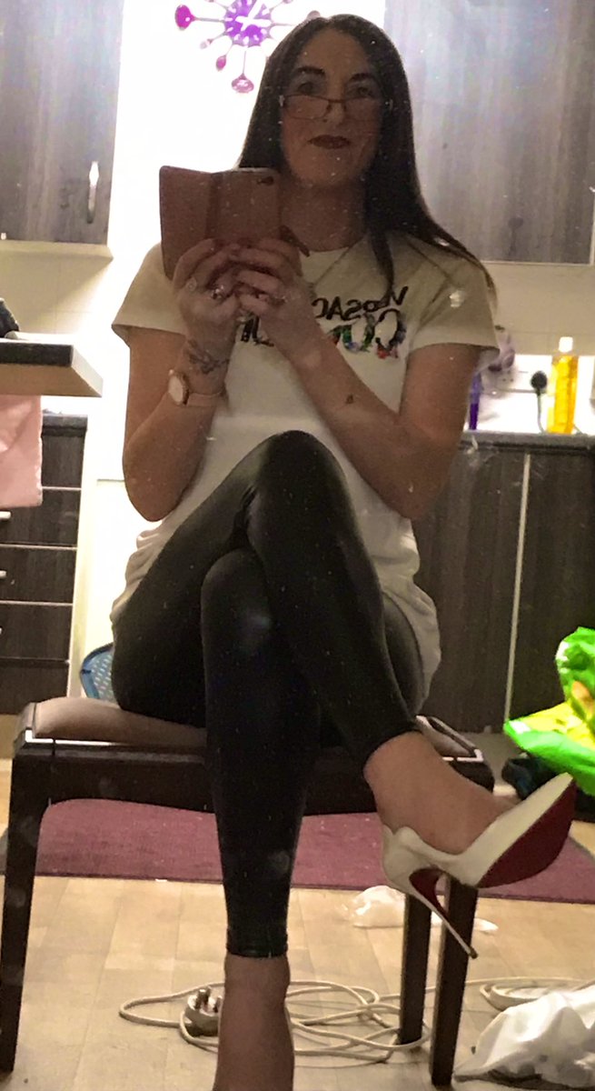 ScotsDee's tweet image. Well good morning all!Early morning bird catches the worm&amp;amp;all that!How spec-tacular do I look in designer don't make a "spectecal" of yourself now&amp;amp;worship me👸🏻