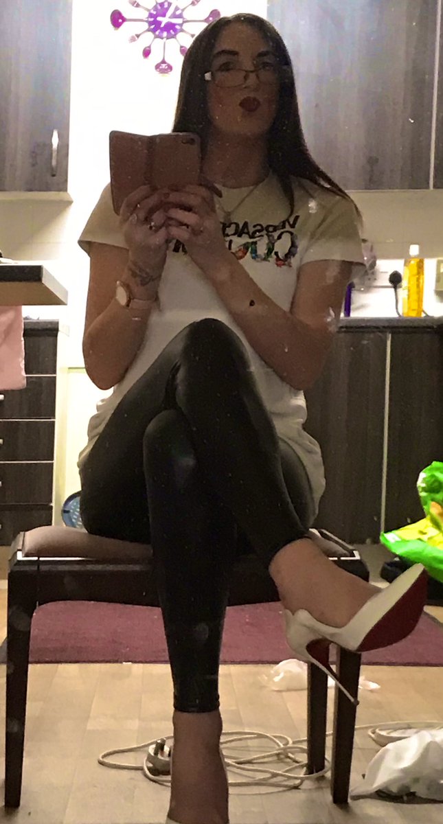 ScotsDee's tweet image. Well good morning all!Early morning bird catches the worm&amp;amp;all that!How spec-tacular do I look in designer don't make a "spectecal" of yourself now&amp;amp;worship me👸🏻