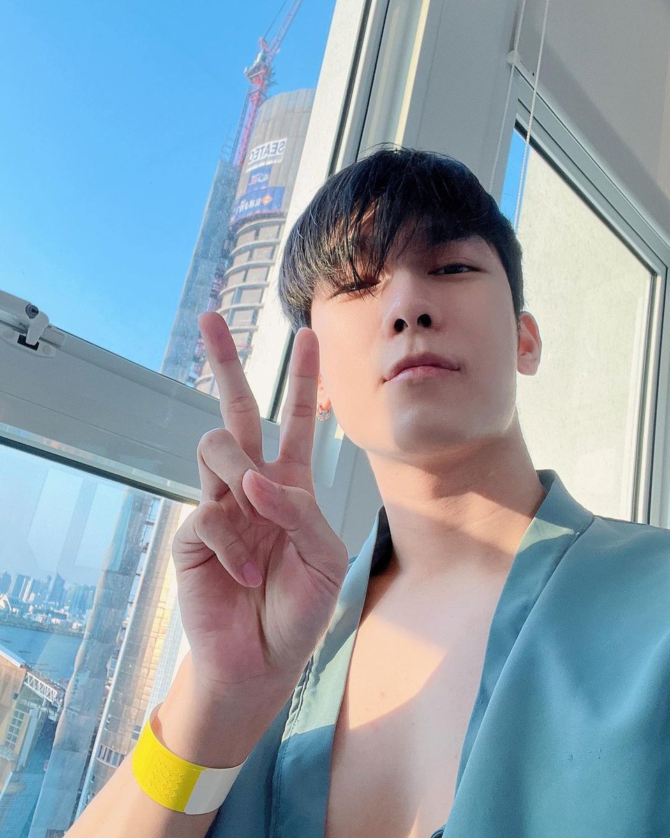 Zee_mewlion_Mew's tweet photo. Last birthday, current birthday. He got admission to the hospital again as a gift. I hope it's nothing serious and that he gets better soon. My heart is broken, I don't want to see him like this at all.
Get well soon love ✌️Hugs 🤗
@MSuppasit #MewSuppasit #GetwellsoonMew https://t.co/tRJhGQlfY3