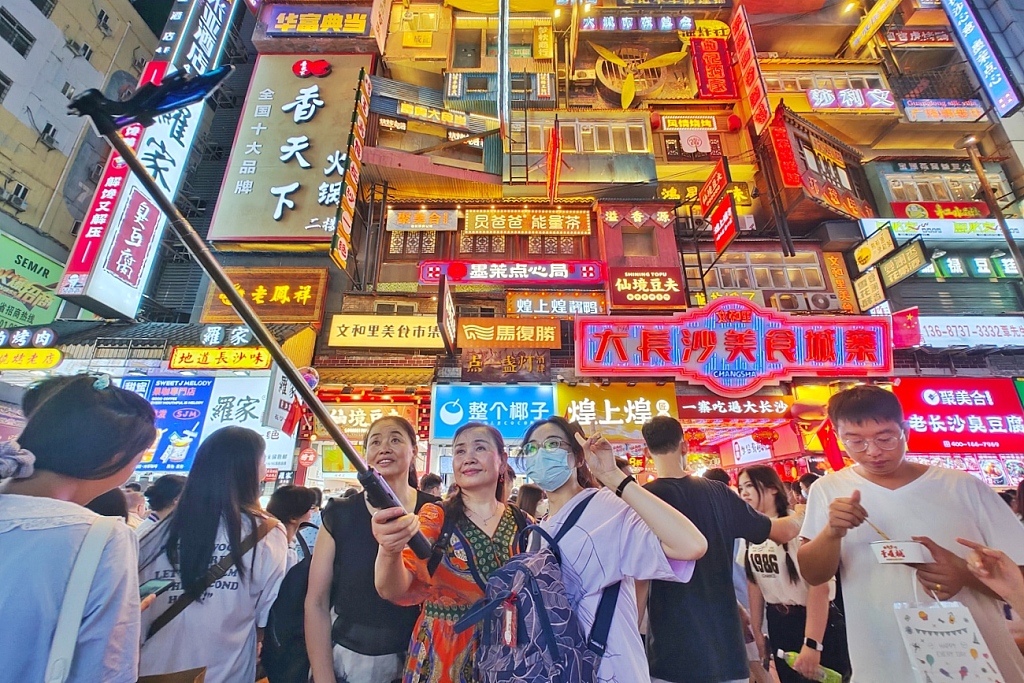 CGTNOfficial's tweet photo. #TwoSessionsKeyPoints: Tourism revival
China lifted certain COVID-19 restrictions on international passenger flights in February. Which travel destinations would you recommend?#2023TwoSessions https://t.co/WSxnK2zh3K