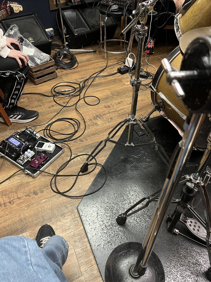 Leiofficiall's tweet photo. 今日はレコーディングです！ https://t.co/qyW1YYNMMM