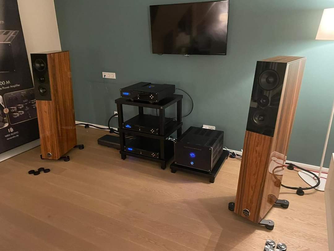 Berny2876's tweet photo. #AUDIOPHYSIC AVANTERA AND #ELECTROCOMPANIET https://t.co/EgFZcGAuj0