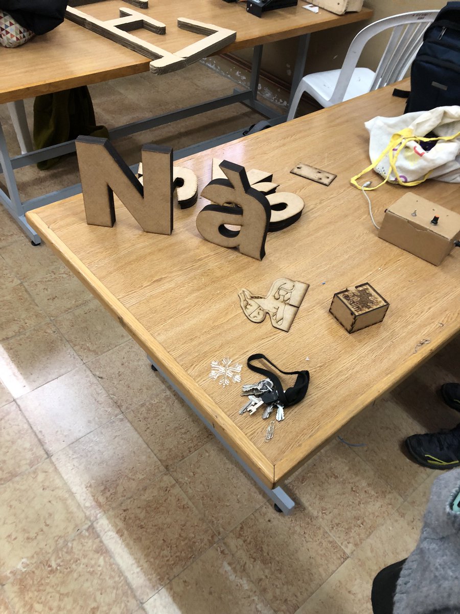 raulav07's tweet photo. Gràcies @MarcSibila per la inspiradora sessió de #STEAMtools! Moltes idees i projectes en ment gràcies a les teves experiències d’aula. Seguim! https://t.co/Wd75B02Jq8