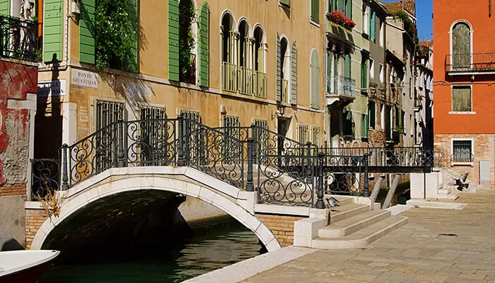venkatakeerthi8's tweet image. The Venice Canals Have Reduced to the Muddy Ditches – A Sad Sight for the Eyes
#Venice #VeniceCanals #snowfall #iconiccanals #SanBiagio #emergencyservices #vehicles #watertaxis #CNR #agricultural #news  @tycoonstory2020 @TycoonStoryCo 
tycoonstory.com/news/the-venic…