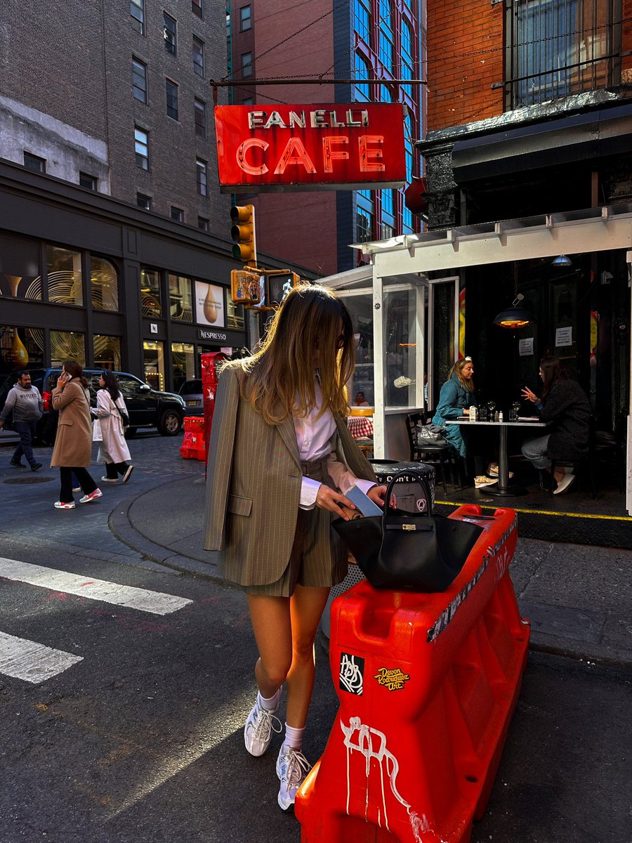 karolinageits's tweet image. Is it spring yet?

#basicoutfits #winterstyle #howtostyle #streetstyleinspo #minimalstyle #whowhatwearing #ootdgals #neutraloutfits