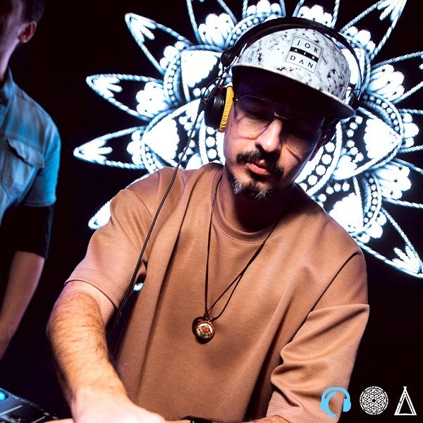 Some hot tracks I play in the clubs! The full chart is on my <a href="/traxsource/">Traxsource</a> profile 🙌