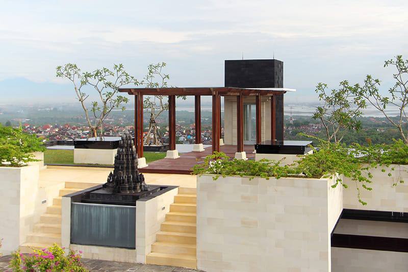 manoharahide1's tweet photo. Santai dan nikmati pemandangan spektakuler Pulau Bali dari Manohara Hideaway Villa. Terletak di Bukit Jimbaran, menawarkan kenyamanan tak tertandingi dan fasilitas lengkap termasuk infinity pool dan jacuzzi.
#rumahhijau #lingkunganhidupsehat
#ekohome #hematenergi #greenliving https://t.co/THhBhh3cmi