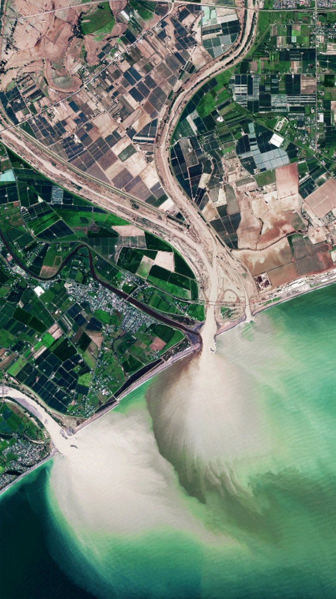 CHANGGUANG's Jinlin-1 satellite images show Wairoa river, Ngaruroro river and Clive river of New Zealand turn muddy after Cyclone Gabrielle.