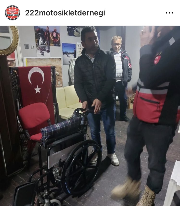 222EMD1's tweet photo. Mavi kapak projesi ile elde edilen tekerlekli sandalyelerden birini depremde yaralanan vatandaşımızın ailesine teslim ettik,geçmiş olsun ailemize ve ülkemize. 
BİRLİKTE YARALARIMIZI SARACAĞIZ🇹🇷 https://t.co/SZIhefdlZg