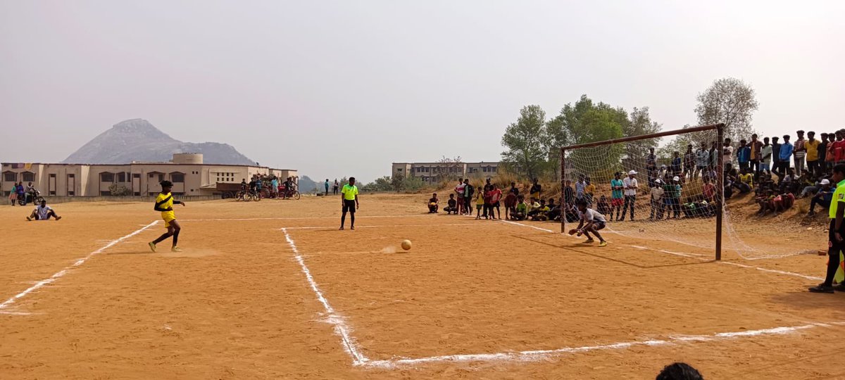 EkjutIndia's tweet photo. With support frm @HCL_Foundation ‘Hamor’football tournament at Neuri ground in Bundu was organised. Team of young girls first time participated&played very well.The year long program focused on health,nutrition,livelihood &leadership of young people.
#Footballforall #Youngpeople https://t.co/U2iR8h9ZrX