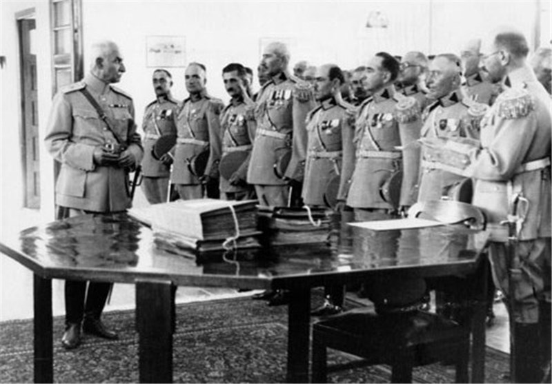 Abbas313_X's tweet photo. رضا خان گذشته از آن که در استبداد , فرهنگ ستیزی , دین ستیزی , نوکری اجانب , خیانت به کشور , ستمگری , خدمت به استعمار و… گوی سبقت از همه فرمانروایان قبل از خود ربوده بود , در چپاول اموال مردم نیز درصدر چپاول گران تاریخ ایران قرار دارد.
#کودتای_انگلیسی https://t.co/x2uecS9Jao