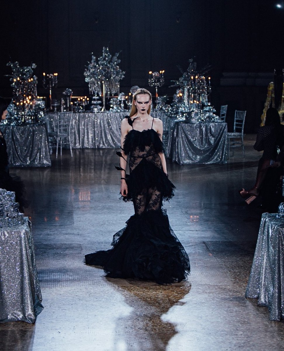 luciangels_com's tweet photo. If #WednesdayAddams was a collection this would be it 🖤 #IMGFashionAlliance designer #Rodarte returned to the #NYFW runway with a hauntingly beautiful FW23.

📷: @madiatkins
Post: @nyfw   

#luciangels #winter #newyork #usa #fashion #women #ThePayoff   #love #twug Tommie #RHONJ https://t.co/bzD9o3quYC