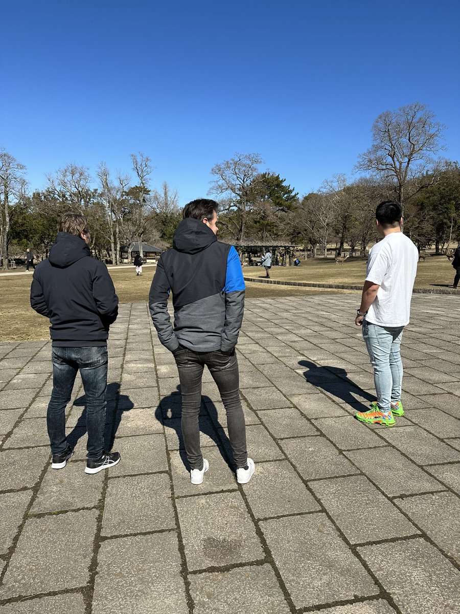 1993_pon's tweet photo. Jorisと鹿せんべい https://t.co/jKyPogAMPB