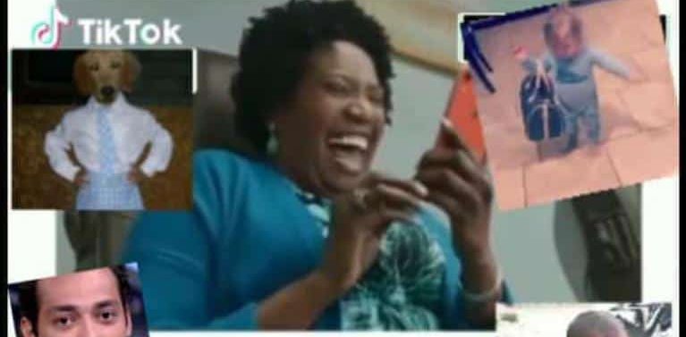 Babyphio's tweet photo. My mother-in-law after saving my contact and viewing my WhatsApp statues........👇👇👇👇 https://t.co/HnSEEDskHw