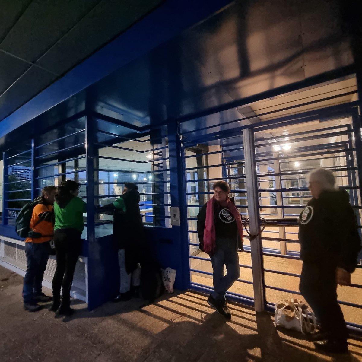 MediabaskInfo's tweet photo. [DERNIERE MINUTE] Action en cours devant le rectorat de Bordeaux pour réclamer le droit de passer les examens en langue basque ⁦@AEuskaraz⁩ #euskara #examen ⁦@PapNdiaye⁩ https://t.co/eM0hddvsL9