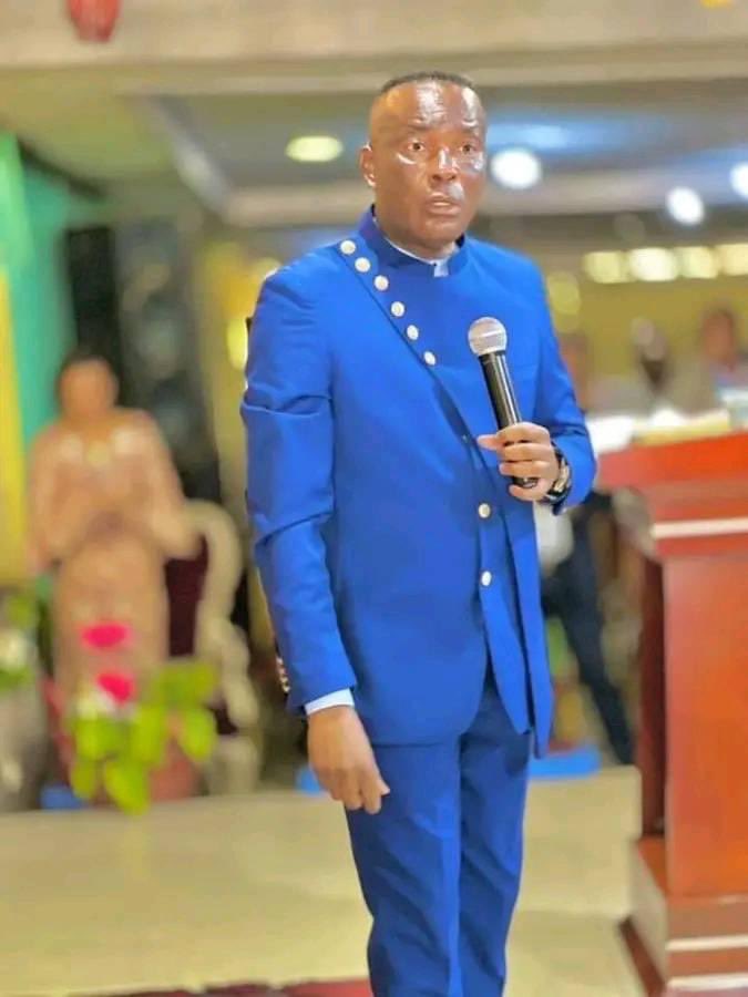 ebalemozindo's tweet image. #RDC: #KINSHASA  
Le prophète de la Nation Denis Lessie est activement recherché par la justice congolaise, suite à la plainte du pasteur #Mutombo #Kalombo.