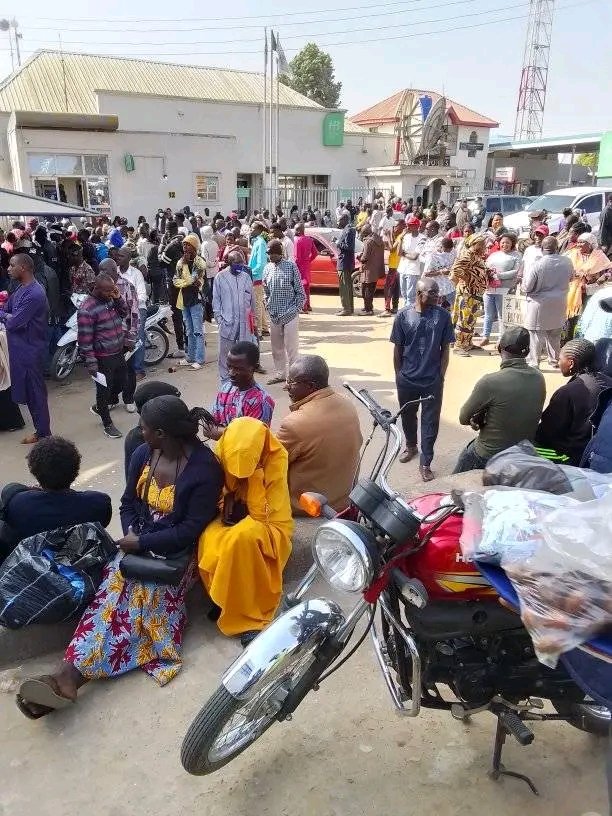 Stitchez001's tweet photo. Scarcity of cash
Jos city
#Labourcongress
#accessbank https://t.co/PNYgF22SUt