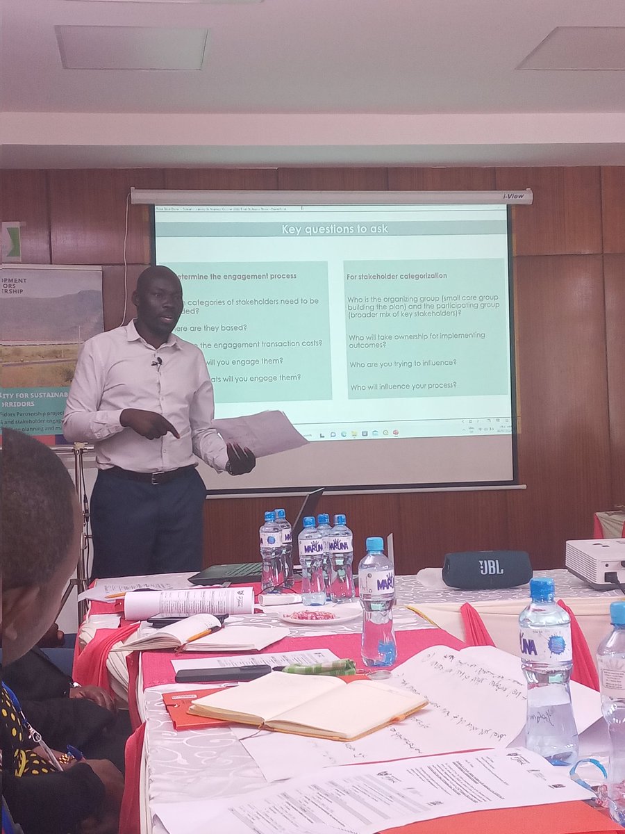 Stakeholder analysis, 
So your project  involves stakeholders engagement? What questions to ask? Dr. @jadunga explaining;
📌  sequencing relationships
📌 social network mapping and
📌 negotiating power dynamics 
@marchant_robert @YorkEnvironment @KipkeuLeon  @Ellahndiwa @foikeza