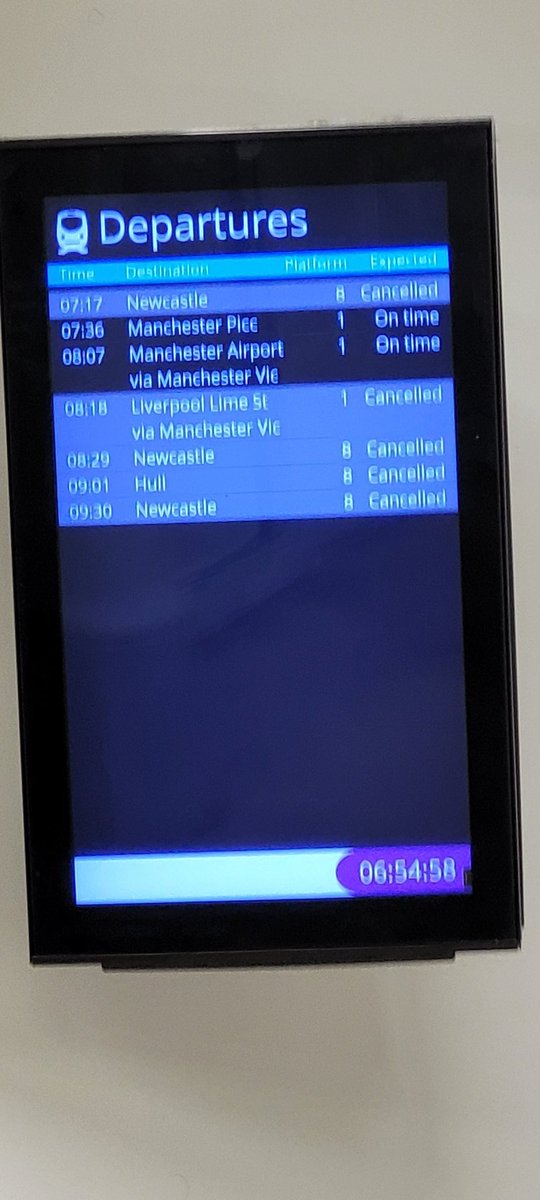 DaTownend's tweet photo. @AndyBurnhamGM @TracyBrabin @MayorOfWY @RishiSunak @dft how and why is this joke of a service still happening 😡 https://t.co/UKEbftPFZK