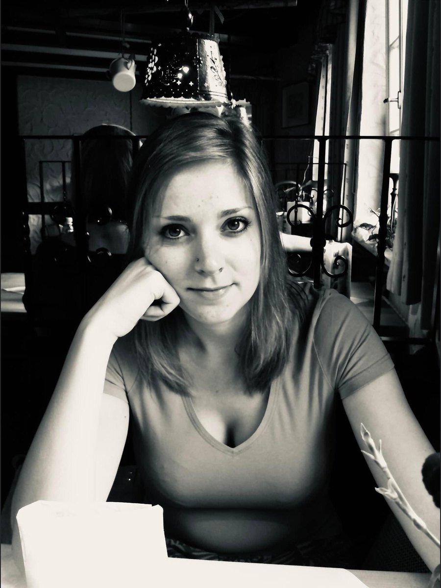 juistwerk's tweet photo. Gisteren zou Marlies 34 zijn geworden. We missen haar. Haar lieve lach, haar zachtheid, haar rake grappen, haar zorgzaamheid. We noemen haar naam in dankbaarheid. https://t.co/hVgtCIlbtW