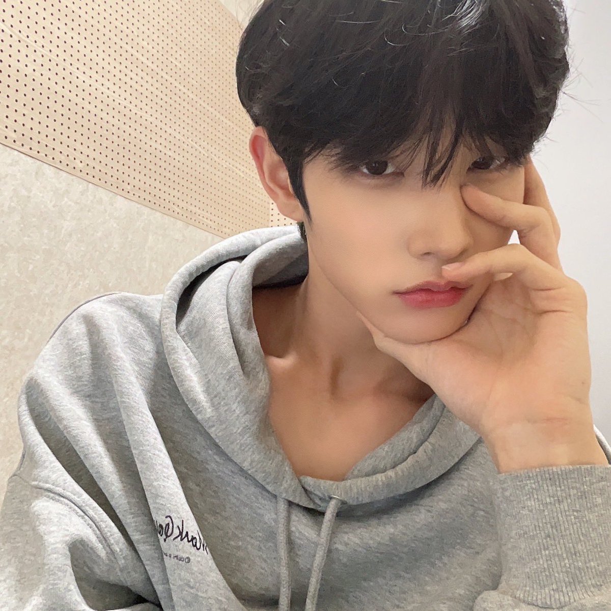 dkz_dy's tweet photo. #기석 #GISEOK
#mood (있는 척) https://t.co/qcWrP6NODh
