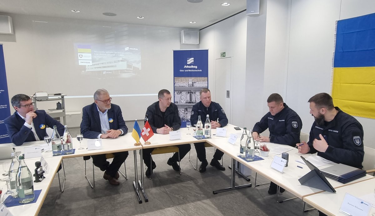 schwihag's tweet photo. Swiss-Ukrainian cooperation for restoration sealed: this week, JSC Ukrainian Railway and Schwihag AG signed a contract for almost 1 million fastening systems for track rehabilitation / construction in Ukraine. 
#schwihag #fasteningsystems #railway #swissrail https://t.co/uLgWksNm92