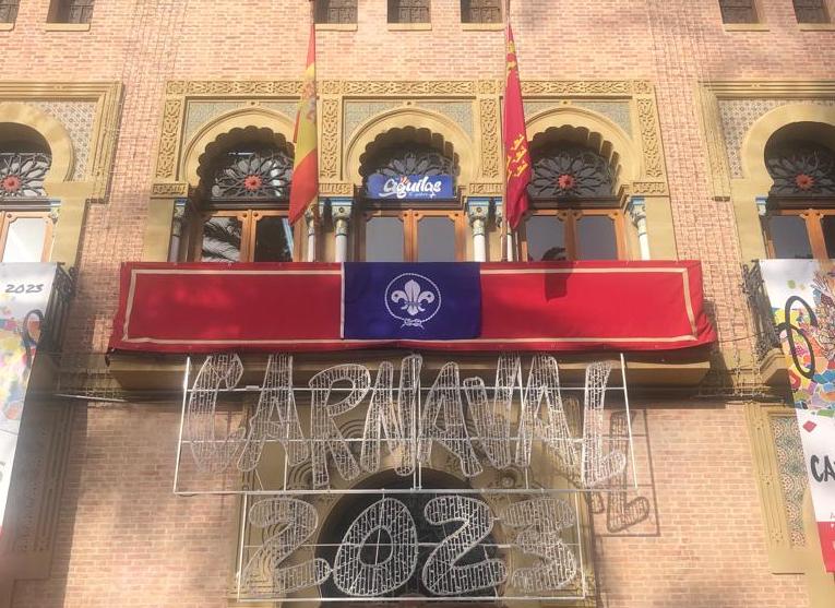 Bandera Scout en el ayuntamiento de #Águilas para conmemorar el Día Mundial del Pensamiento Scout.
🔵Esta noche se iluminará el Castillo y la Pava de la Balsa con el color morado.
▶️todoaguilas.es/index.php/;foc…