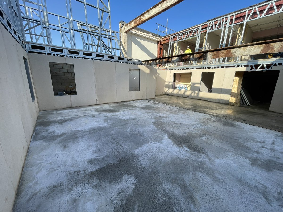 OmurcaLtd's tweet photo. SFS progressing nicely at our development site for 8 flats. Second floor courtyard is taking shape. First fix electrical and mechanical started in other parts of the building. More information and details to follow #development #developer #newbuildhome #newbuild #flatlife https://t.co/QviFIP1miC