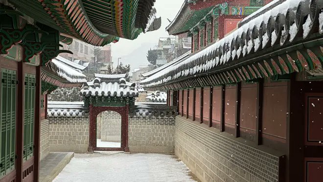 sensing's tweet photo. Feeling inspired by the beauty and history at Changdeokgung Palace in Seoul! ❄️❤️

 #ChangdeokgungPalace #Seoul #KoreanHistory #TravelInfluencer #WinterWonderland https://t.co/fDI2K7k4BP