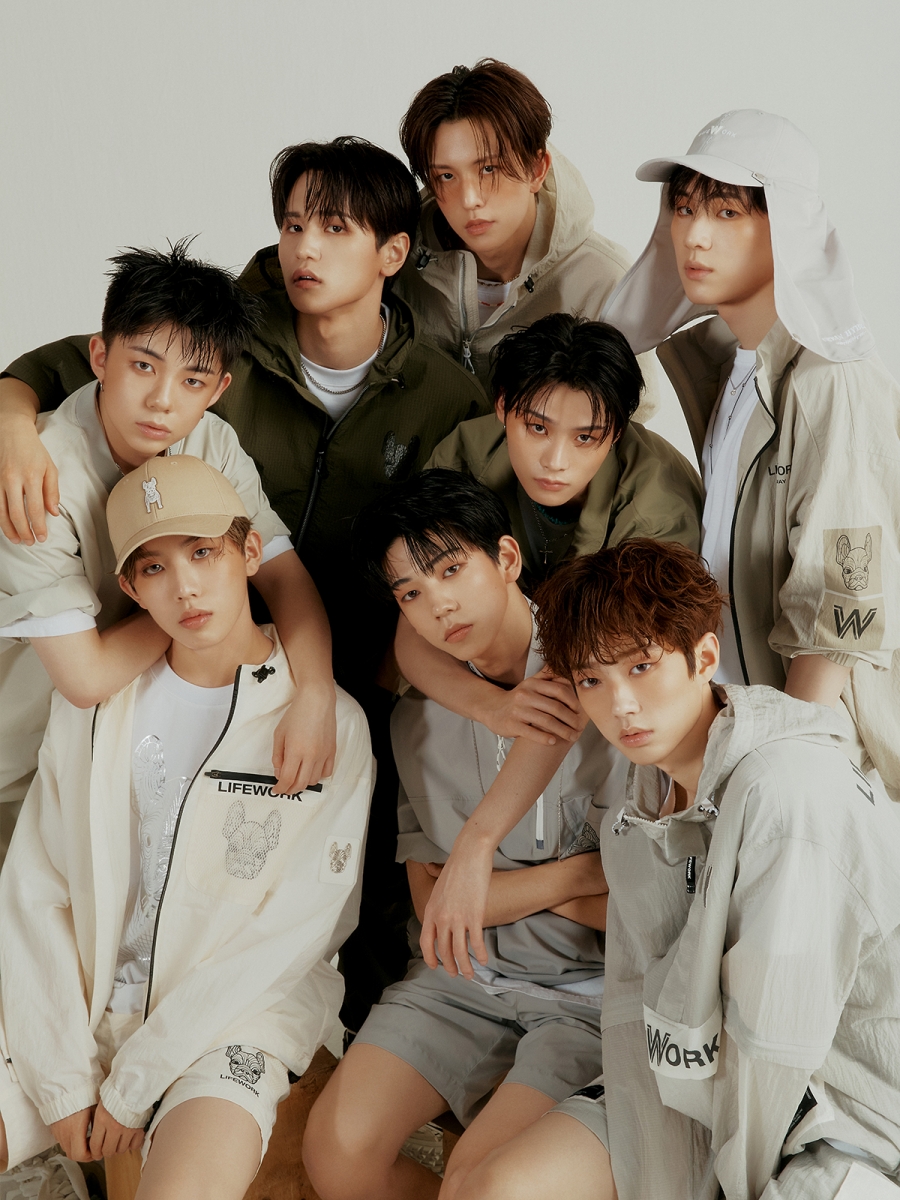kvibe_yonhap's tweet image. Check out the 8 members of #8TURN, who are the new faces of the street casual brand #LifeWork! 👀🫶

#Myungho #JAEYUN #MINHO #YOONSUNG #kyungmin #YUNGYU #SEUNGHEON 

 k-odyssey.com/news/newsview.…