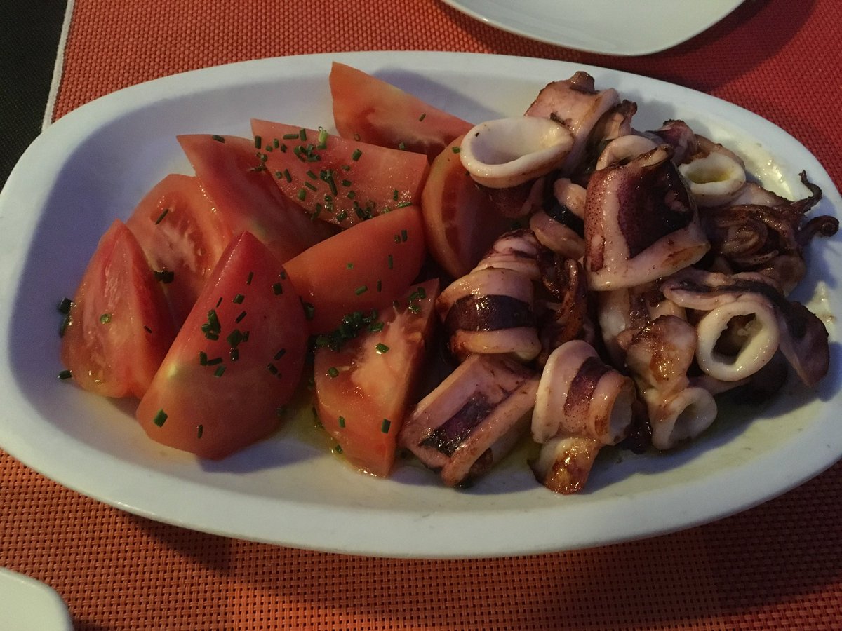 alicesilverpol's tweet photo. Sí vais por allí os recomiendo tomar algo en Alma Cheli Matadero en la calle San Félix. Su vermut preparado es espectacular y también tienen platos muy ricos. https://t.co/W74BorPi1T