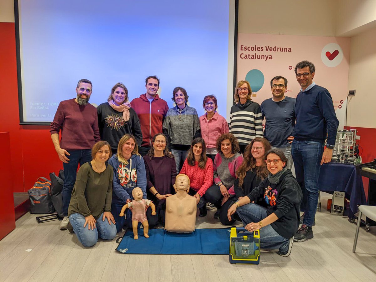 afavedrunavall's tweet photo. Ahir a la tarda, en Josep Anton, del Cardiac Future iDEA, ens va oferir un curs en Suport Vital Bàsic i l’ús del DEA.

Una formació molt útil i necessària per a tothom!

Ben aviat es realitzarà un nou un curs obert a les famíles, us n'informarem.

#escolaoberta #totssomafa https://t.co/2u6RTmENNJ