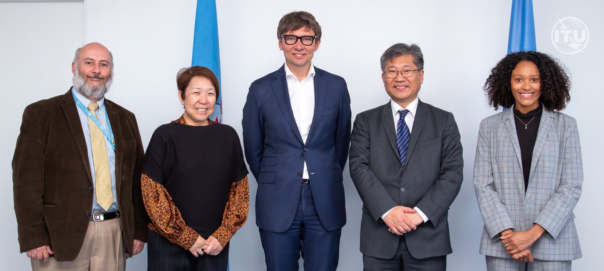 🙏 <a href="/Young_T_KIM/">Young Tae KIM 🌏</a> for a very insightful discussion on #SmartTransport, importance of #connectivity + #AI for #TransportSafety

Clearly lots of potential to enhance collaboration between <a href="/ITU/">Int’l Telecommunication Union</a> &amp; <a href="/ITF_Forum/">International #Transport Forum 🌎</a>

#FurtherTogether #DigitalDevelopment #MeaningfulConnectivity