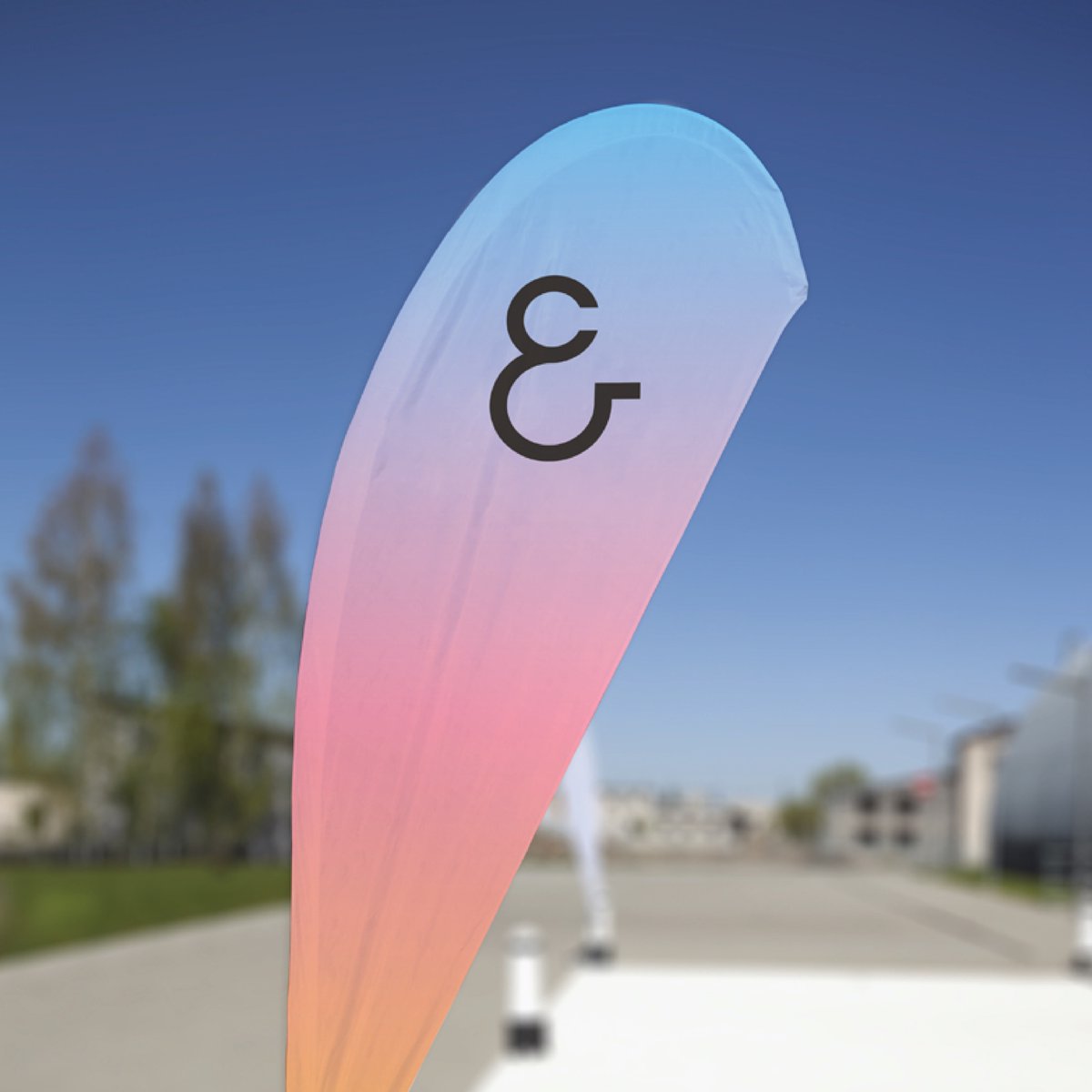 PrintAndCutLtd's tweet image. FLAG PRINTING 
Custom promotional flags are perfect for catching the eye of potential customers. 
Make sure your message is always unmissable and bring a visually striking element to any business display. #promotion #flag #printedflags #fabricprint #promotionalprint