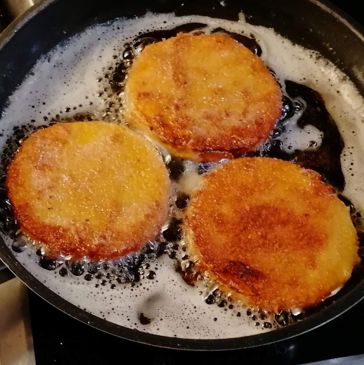 MikeKocht's tweet photo. SO ein #Schnitzel darf überall auch am Fasttag ins #Twooking ;-)
#Kürbis (#Butternuss) eignet sicher hervorragend als "Innenleben"
Paniert und knusprig ausgebacken, dazu noch ein #Erbsenreis mit viel frischer #Petersilie ...
https://t.co/kg18XshzWC https://t.co/5zDHLQDka8