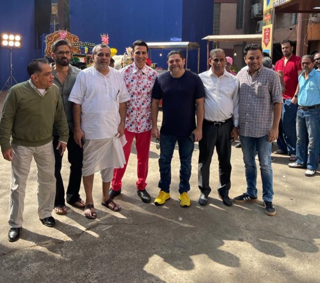HimeshMankad's tweet photo. Thank you everyone for all the love and trust over this news. Here's a pic from the sets yesterday. #HeraPheri3 https://t.co/dKBNDlI3oQ