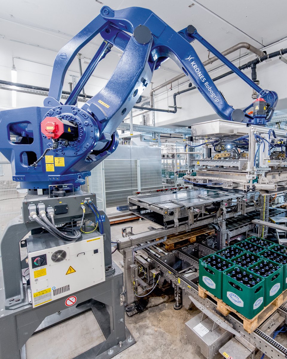 Robots have feelings too & our #Robogrip feels extra efficient today!🤖 btw: packing & palletising single packs, rows & layers with maximum flexibility is his greatest passion! And because of his compactness, we think he's just super cute💙#Krones #KronesAG #GermanBlingBling
