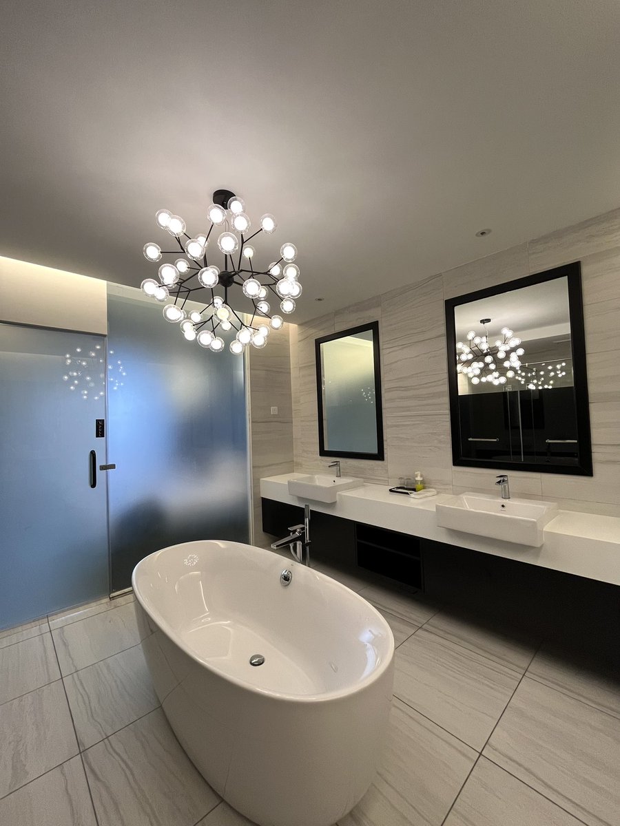 Nurintashaa's tweet photo. Best lah bilik i. Selesa. Ada bath tub. Tengah city. Macam tak percaya RM150?!! https://t.co/KfMULisRIN