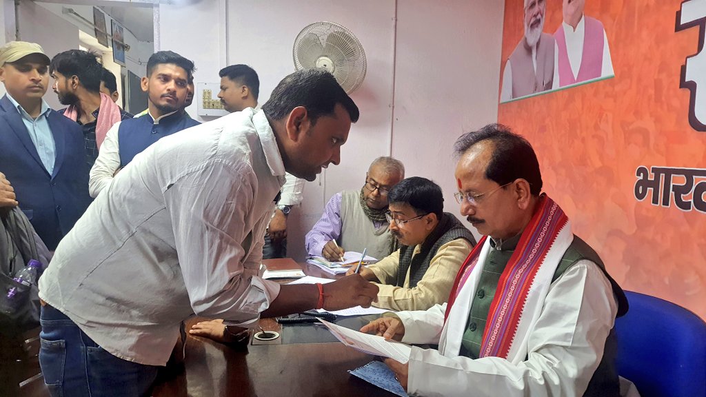 VijayKrSinhaBih's tweet photo. भाजपा प्रदेश कार्यालय के सहयोग कक्ष में जनकल्याण संवाद कार्यक्रम के तहत बिहार सरकार से पीड़ित विभिन्न क्षेत्रों से आए लोगो की समस्याओं को सुना तथा उन समस्याओं का निराकरण के लिए संबंधित पदाधिकारियों को निदेश दिया ।
#सेवा_ही_धर्म https://t.co/jbG1f09UMq