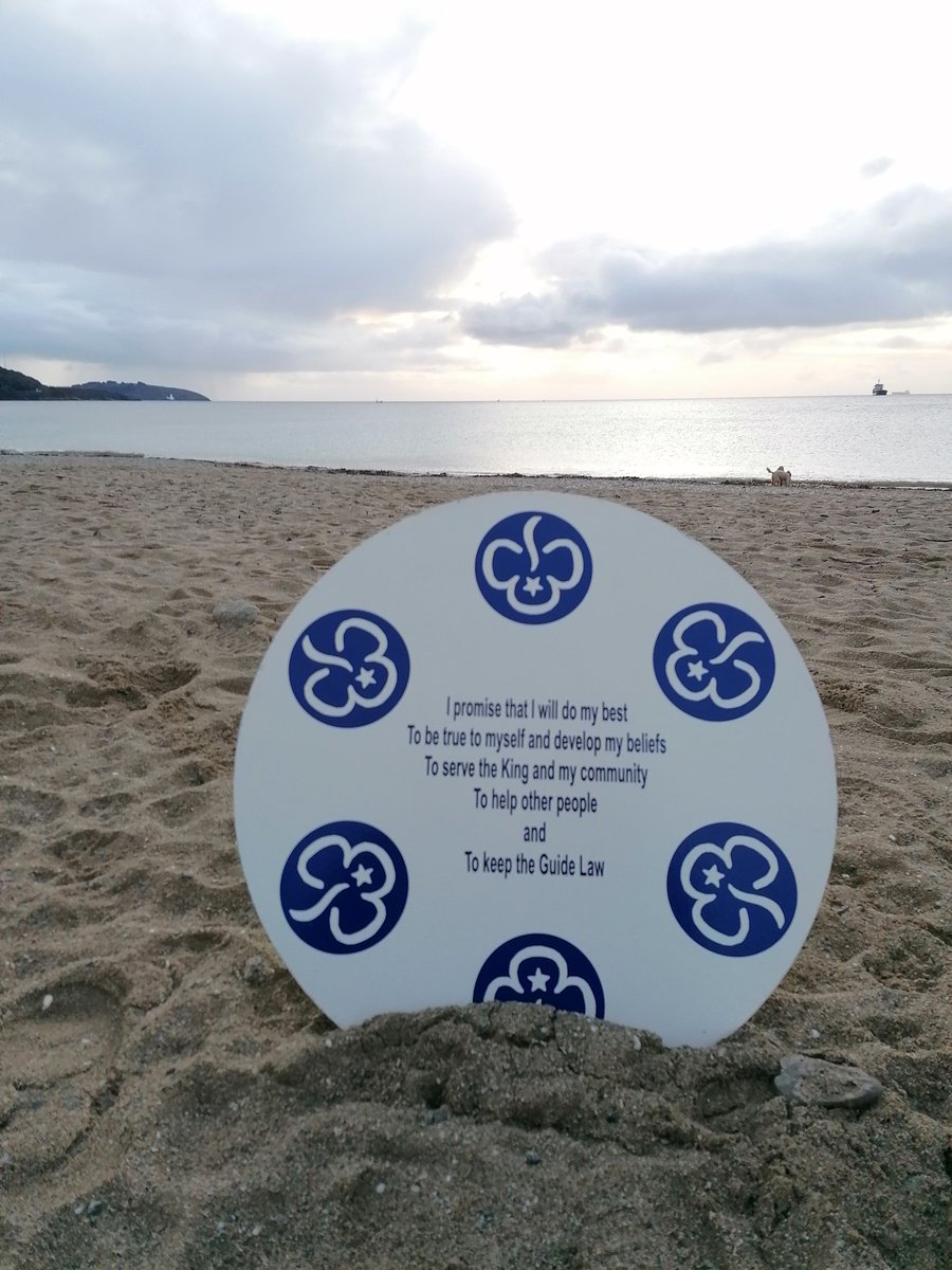 Another #sunrise promise renewal on Thinking Day in #Falmouth 🌅 
So lovely to introduce our student leaders our local traditions! 🥰 #WTD2023 #Girlguiding #LoveWhereYouLive
