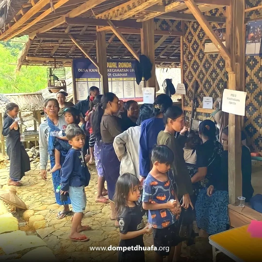 dompetdhuafaorg's tweet photo. 1. "Senangnya Alhamdulillah dapat obat gratis karena jarak puskesmas jauh, sehingga kesulitan untuk berobat ke sana" Salah satu penerima manfaat layanan kesehatan cuma-cuma (LKC) sasar Desa Kanekes Baduy. https://t.co/WzPThsgafc
