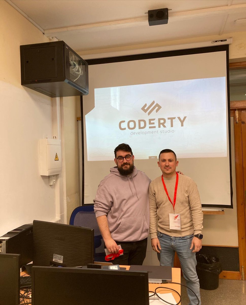 s_rentero's tweet photo. Arrancamos en el @aguadulceies el segundo día de las Jornadas Oriéntate de la mano de @coderty con Rafael Prats y Carlos Carmona #orientateFP @edukalmeria @educaAnd @FPAndaluza https://t.co/MLep7tIJHP