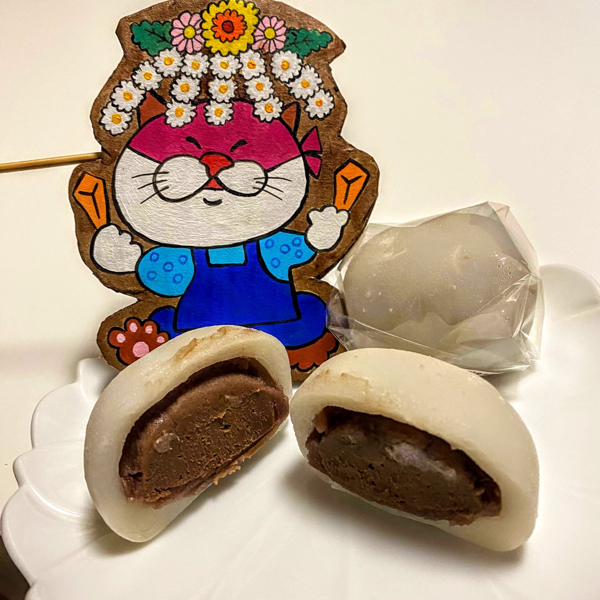 nyanto_shi's tweet photo. こないだ、チョコとコラボした大福を頂いたもんで、食べ比べしてみたが。どちらもチョコがクチいっぱいに広がって…美味やったちゃ。大福っちゃ何とでもコラボれるがいね、次の〇〇大福が楽しみやわ。

#富山県 #南砺市 #大福 #福野
#japan #toyama #nanto #japantravel #japantrip #Limitedsweets https://t.co/EglIx0fYQL