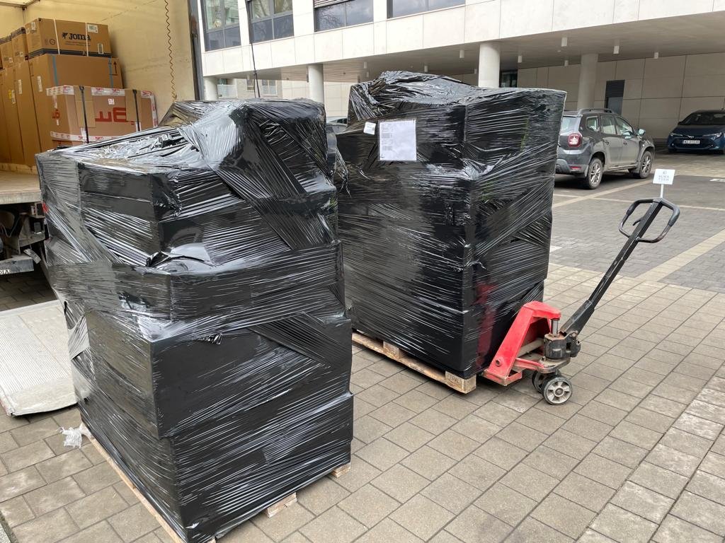 Update on the Mystery Box 

80% of the Sneaker Heads Clothing has just been shipped from our manufacturer and is en route to our fulfilment centre!

We'll also be making a surprise announcement about the clothing soon!

Stay tuned. 👀