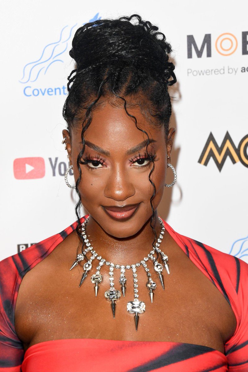 TemsAccess's tweet image. Tems

Grammy winner

First African to have 5 Billboard Hot 100 entries

First African to win 2 BET Awards in 1 night

Oscar and Golden Globe nominee

13.6 million Spotify Monthly Listeners

First African woman to have a US no. 1 hit. 

The leading Rebel Queen👑