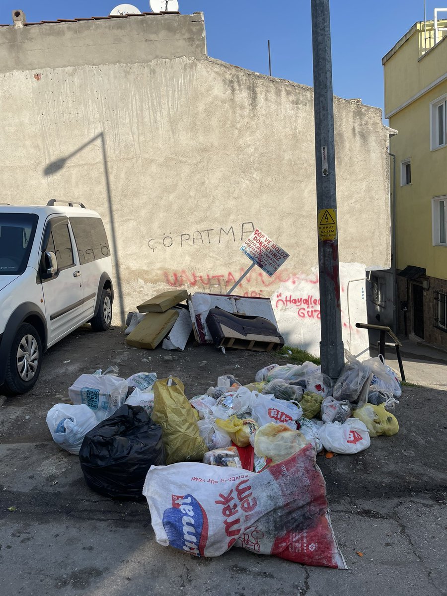 selimmelim2's tweet photo. #çöparsa hakikaten şu görüntüden utanmıyormusunuz ?Yüzünüz kızarmıyor mu? #bursa pislik içinde. Burası @YildirimBld sınırlarında ki #çöparsa @oktayyilmaz16 ne olacak bu #çöparsa nasıl bir çözüm bulacaksınız. @bursabuyuksehir @akpartibrs @akgencbursa16 @bursadabugun @b_hakimiyet https://t.co/wa2oO4r8Kk